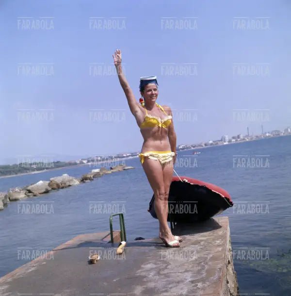 Delia Scala al mare, Castiglioncello, 1963