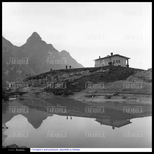 Disastro del Vajont, veduta della valle inondata, 1963