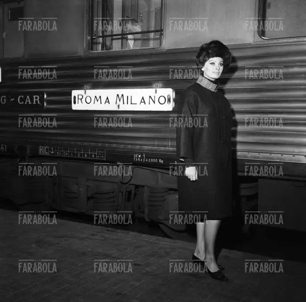 Sophia Loren arriva alla Stazione Centrale, Milano, 1963