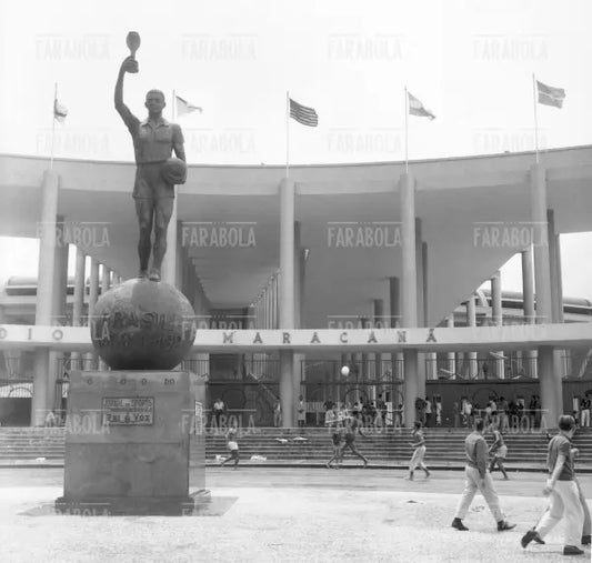 Il monumento a Bellini allo stadio Maracanã, Rio de Janeiro, 1964
