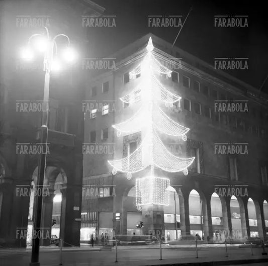 Luminarie di Natale sulla Rinascente, Milano, 1965