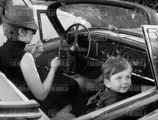 Mina con il figlio Massimiliano, Viareggio, 1965