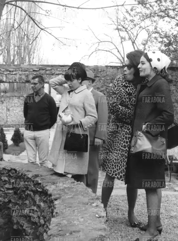 Sophia Loren e la sorella Maria Scicolone, Parigi, 1966