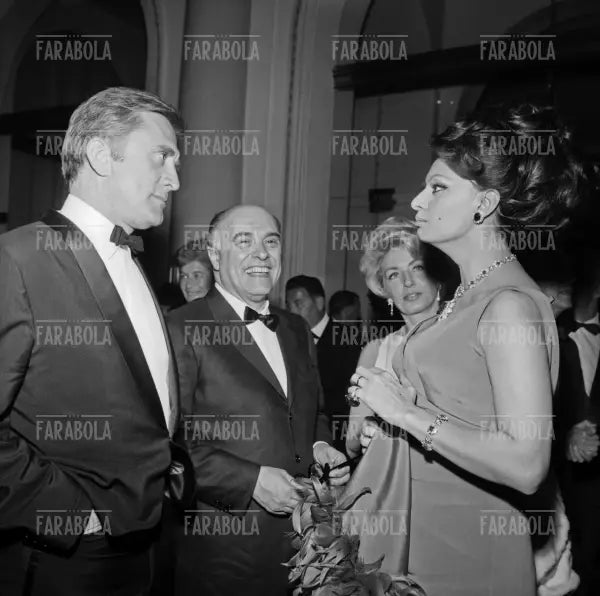 Sophia Loren, Carlo Ponti, Kirk Douglas e Anne Buydens, Festival di Cannes, 1966