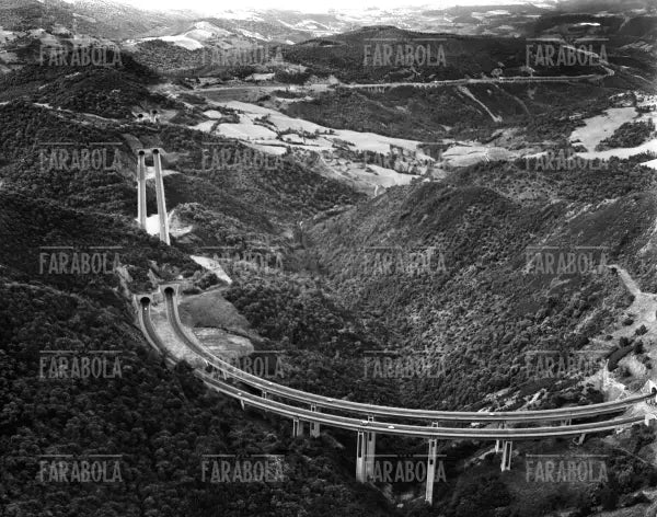 Veduta aerea dell'Autostrada del Sole, Tratto Bologna-Firenze, 1966