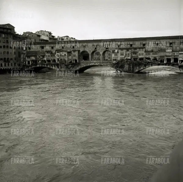 Il Ponte Vecchio, Alluvione di Firenze, 1966