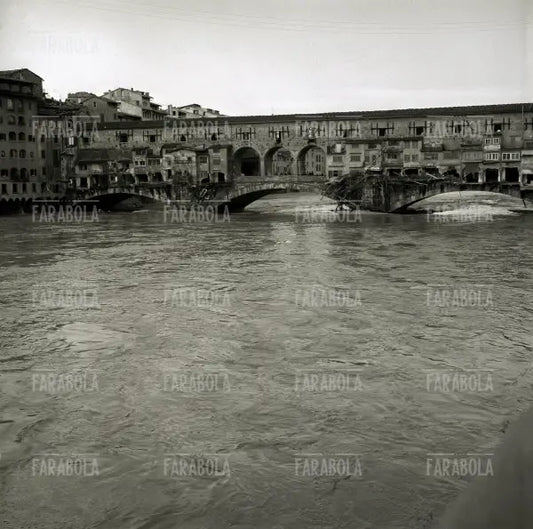 Il Ponte Vecchio, Alluvione di Firenze, 1966