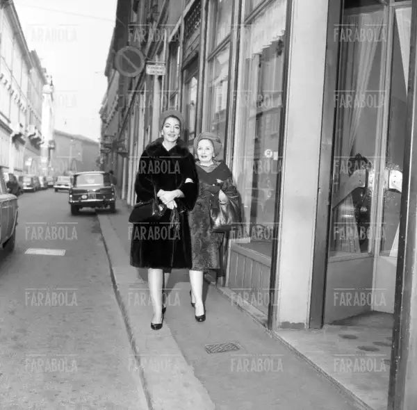 Maria Callas e Biki nell'atelier di via Sant'Andrea, Milano, 1966