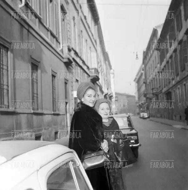 Maria Callas e Biki nell'atelier di via Sant'Andrea, Milano, 1966