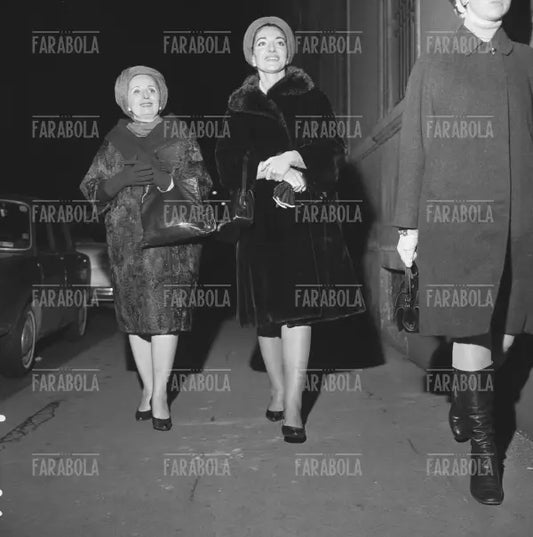 Maria Callas e Biki nell'atelier di via Sant'Andrea, Milano, 1966