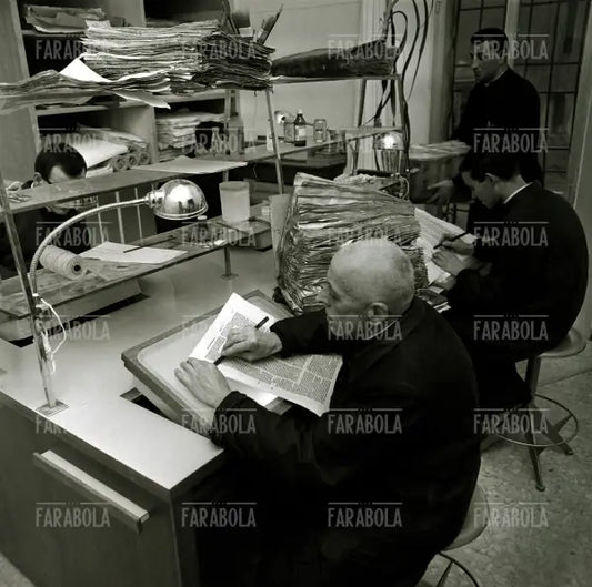 Padri benedettini restaurano i libri dell'alluvione di Firenze, Badia di Santa Maria del Monte, Cesena, 1966