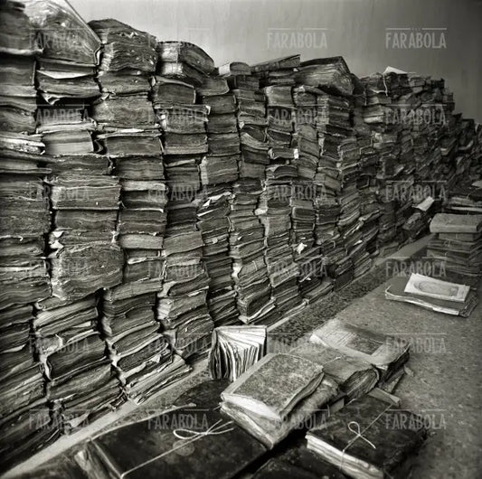 Libri danneggiati dall'alluvione di Firenze nella Badia di Santa Maria del Monte, Cesena, 1966