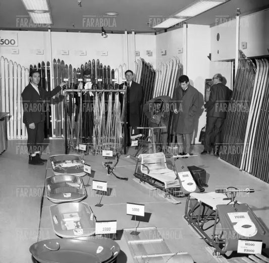 Reparto articoli invernali della Rinascente, Milano, 1966