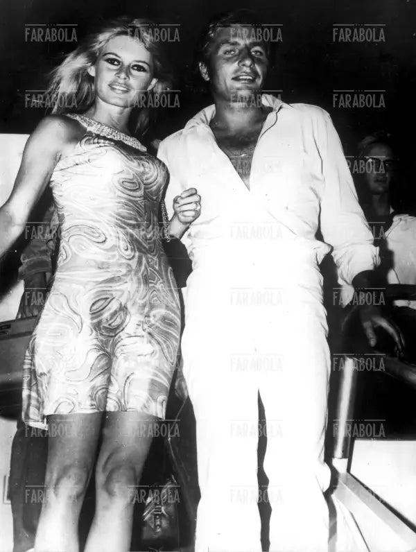 Brigitte Bardot in vacanza con il marito Gunter Sachs, Tahiti, 1966