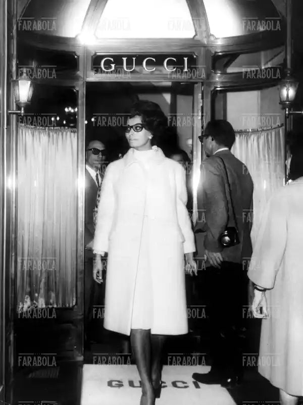 Sophia Loren davanti al negozio Gucci, Roma, 1966