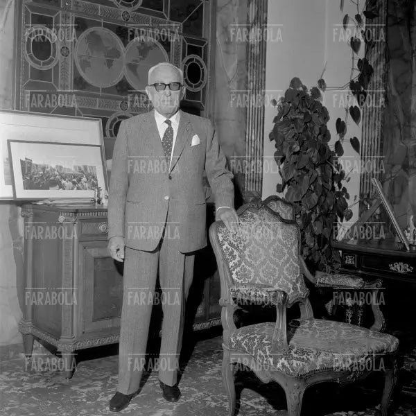 Achille Lauro nel suo studio, Napoli, 1967