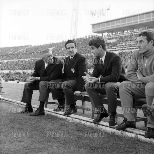 Valcareggi, Herrera, Rivera e Castano in panchina, Italia-Portogallo, Roma, 1967