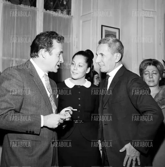 Ugo Tognazzi, Almerina Antoniazzi e Dino Buzzati, presentazione del film Il fischio al naso, Milano, 1967