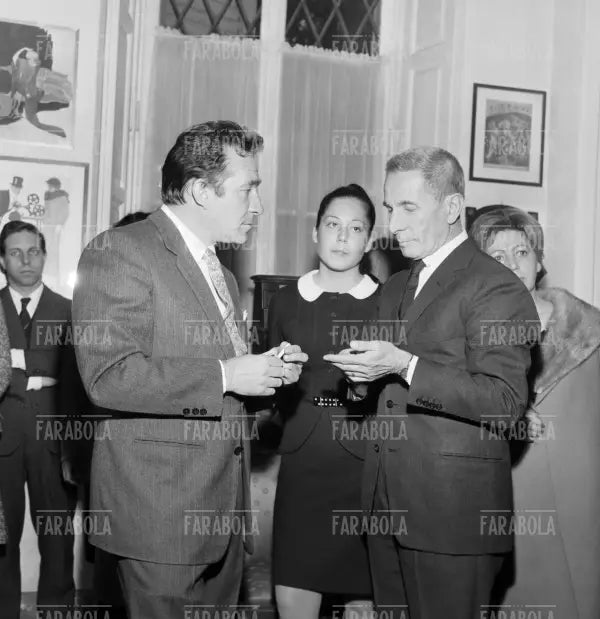 Ugo Tognazzi, Almerina Antoniazzi e Dino Buzzati, presentazione del film Il fischio al naso, Milano, 1967