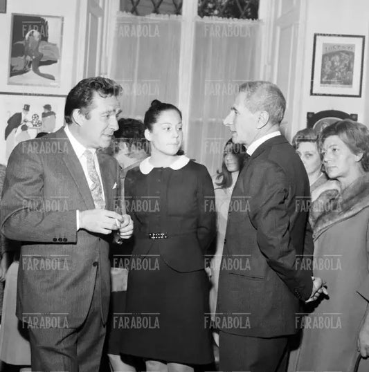 Ugo Tognazzi, Almerina Antoniazzi e Dino Buzzati, presentazione del film Il fischio al naso, Milano, 1967