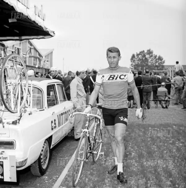 Jacques Anquetil prima della partenza del Giro d'Italia, Treviglio, 1967