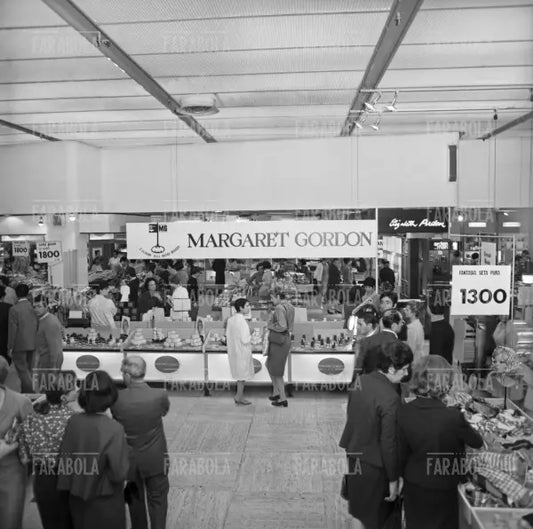 Stand dei cosmetici Margaret Gordon alla Rinascente, Milano, 1967