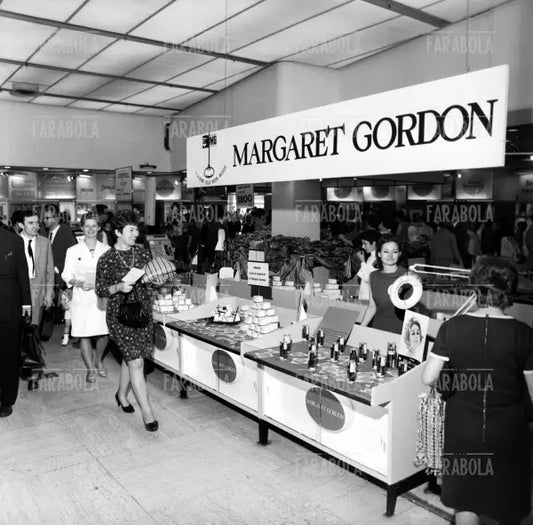Stand dei cosmetici Margaret Gordon alla Rinascente, Milano, 1967