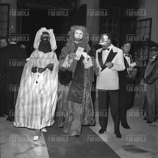 Ballo in maschera a Ca' Rezzonico per gli artigiani alluvionati, Venezia, 1967