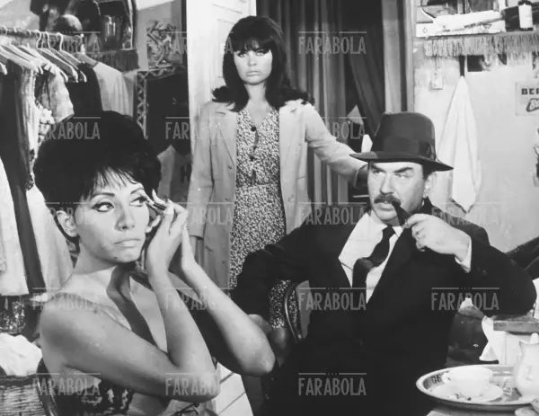 José Greci e Gino Cervi in una scena del film Maigret a Pigalle, 1967