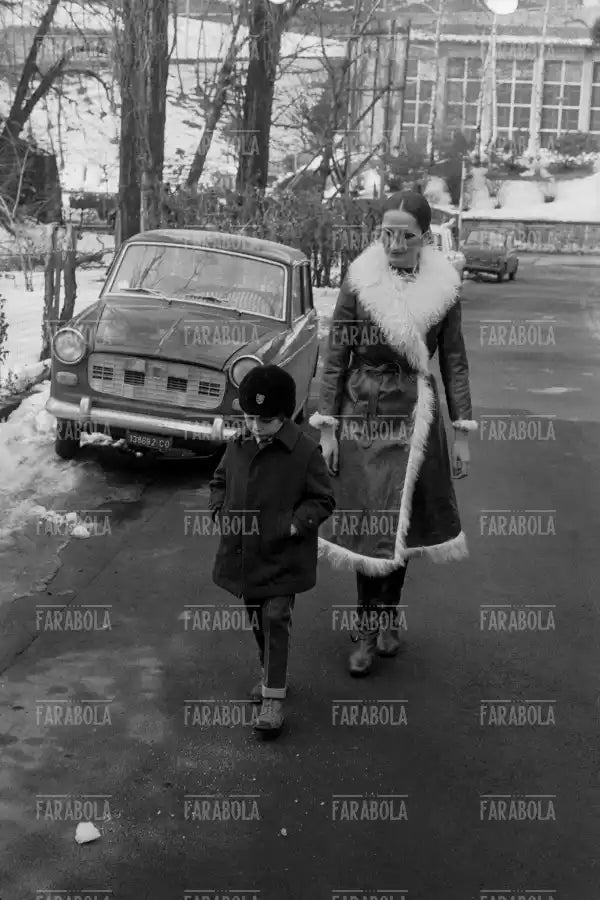 Mina con il figlio Massimiliano, Lugano, 1969