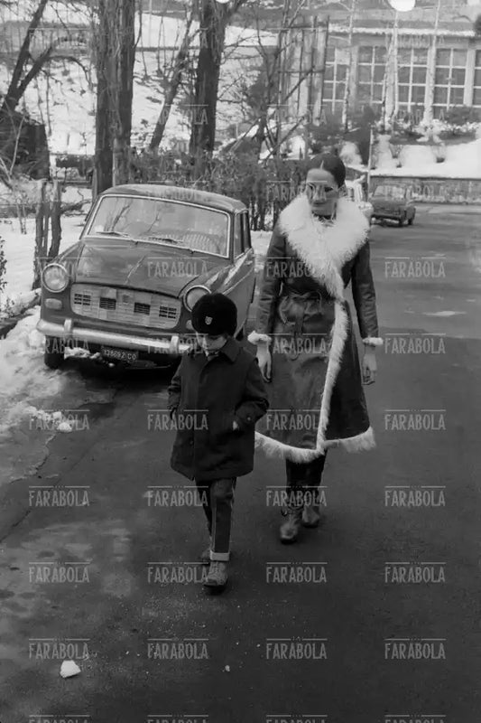 Mina con il figlio Massimiliano, Lugano, 1969
