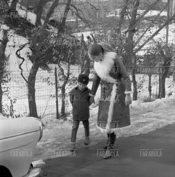 Mina con il figlio Massimiliano, Lugano, 1969