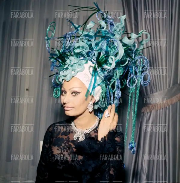 Sophia Loren con un'acconciatura di Alexandre, Ballo al Casinò di Montecarlo, 1969