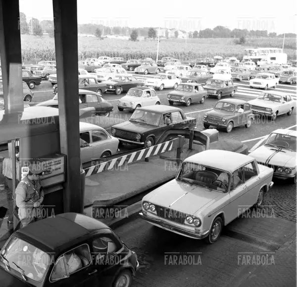 Traffico sull'Autostrada del Sole, Rientro dalle vacanze, 1969