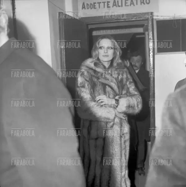 Mina prima di un recital, Torino, 1970