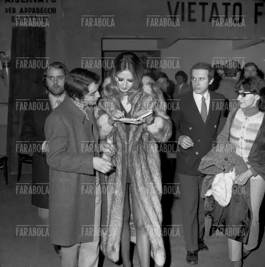 Mina prima di un recital, Torino, 1970