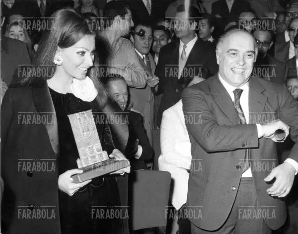 Sophia Loren e Carlo Ponti, Galà di pattinaggio al Palazzo del Ghiaccio, Milano, 1970