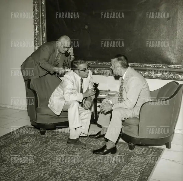 Crociani, De Caro e Garonzi all'Hotel Gallia per il calciomercato, Milano, 1970