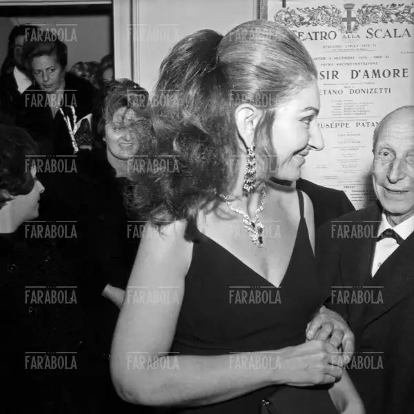 Maria Callas tra il pubblico, Prima della Scala con I vespri siciliani, Milano, 1970