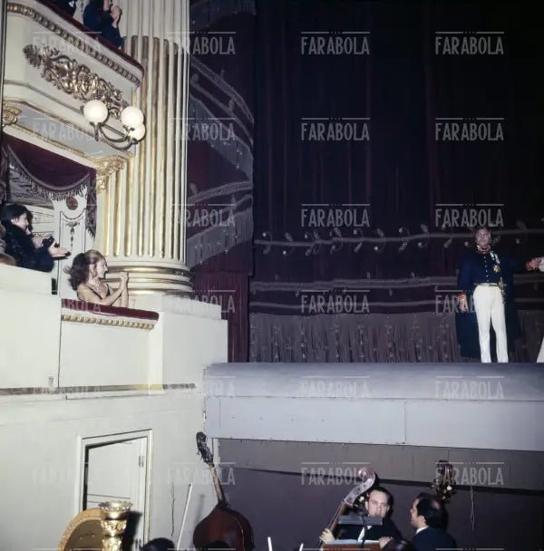 Maria Callas applaude Piero Cappuccilli, Prima della Scala con I vespri siciliani, Milano, 1970
