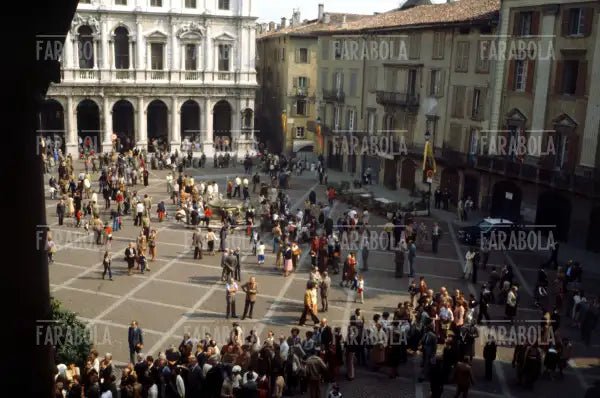 Piazza Vecchia con la Fontana Contarini, Bergamo Alta, 1970