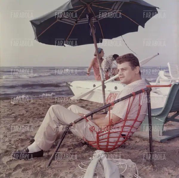 Sergio Endrigo al mare, anni 70