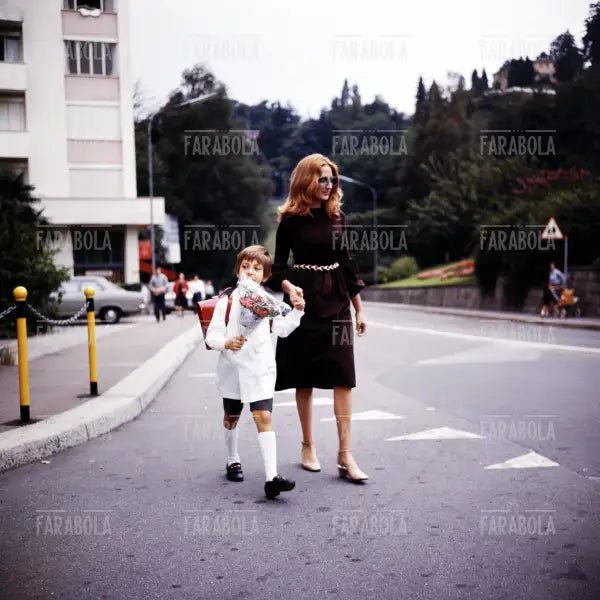 Mina con il figlio Massimiliano, Lugano, anni 70