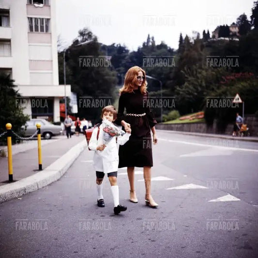 Mina con il figlio Massimiliano, Lugano, anni 70