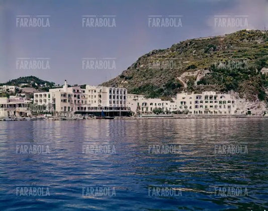 L'Hotel Regina Isabella visto dal mare, Ischia, anni 70