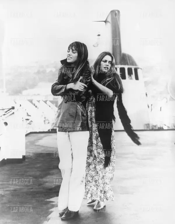 Brigitte Bardot e Jane Birkin, Riprese del film Una donna come me sul traghetto, Dover, 1972