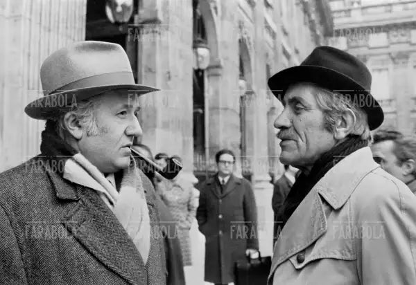 Jean Richard e Bernard Lajarrige in una scena del film Maigret et la jeune morte, 1973