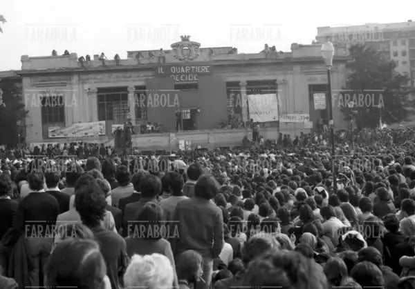 Dario Fo sul palco, Mistero buffo alla Palazzina Liberty, Milano, 1974