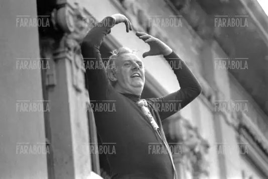 Dario Fo sul palco, Mistero buffo alla Palazzina Liberty, Milano, 1974