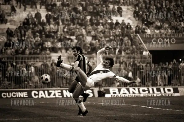 Giuseppe Salvoldi in azione durante Inter vs Bologna, 1974